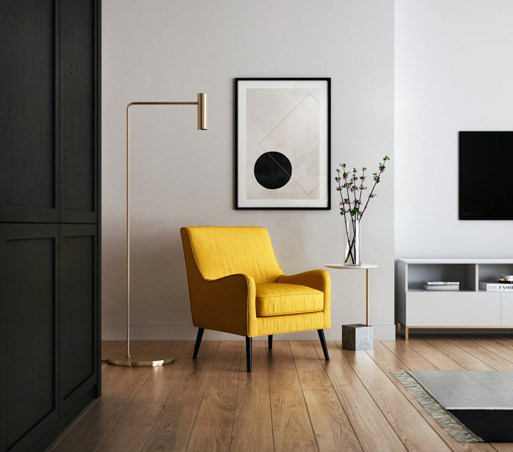 Sala de estar contemporánea con iluminación natural